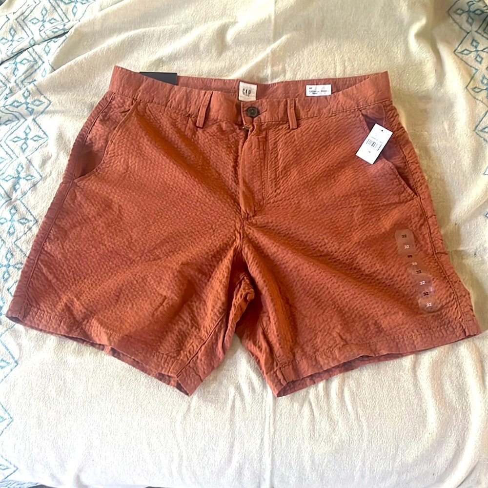 NWT Gap Essential Khaki 7” shorts. Color is Brick